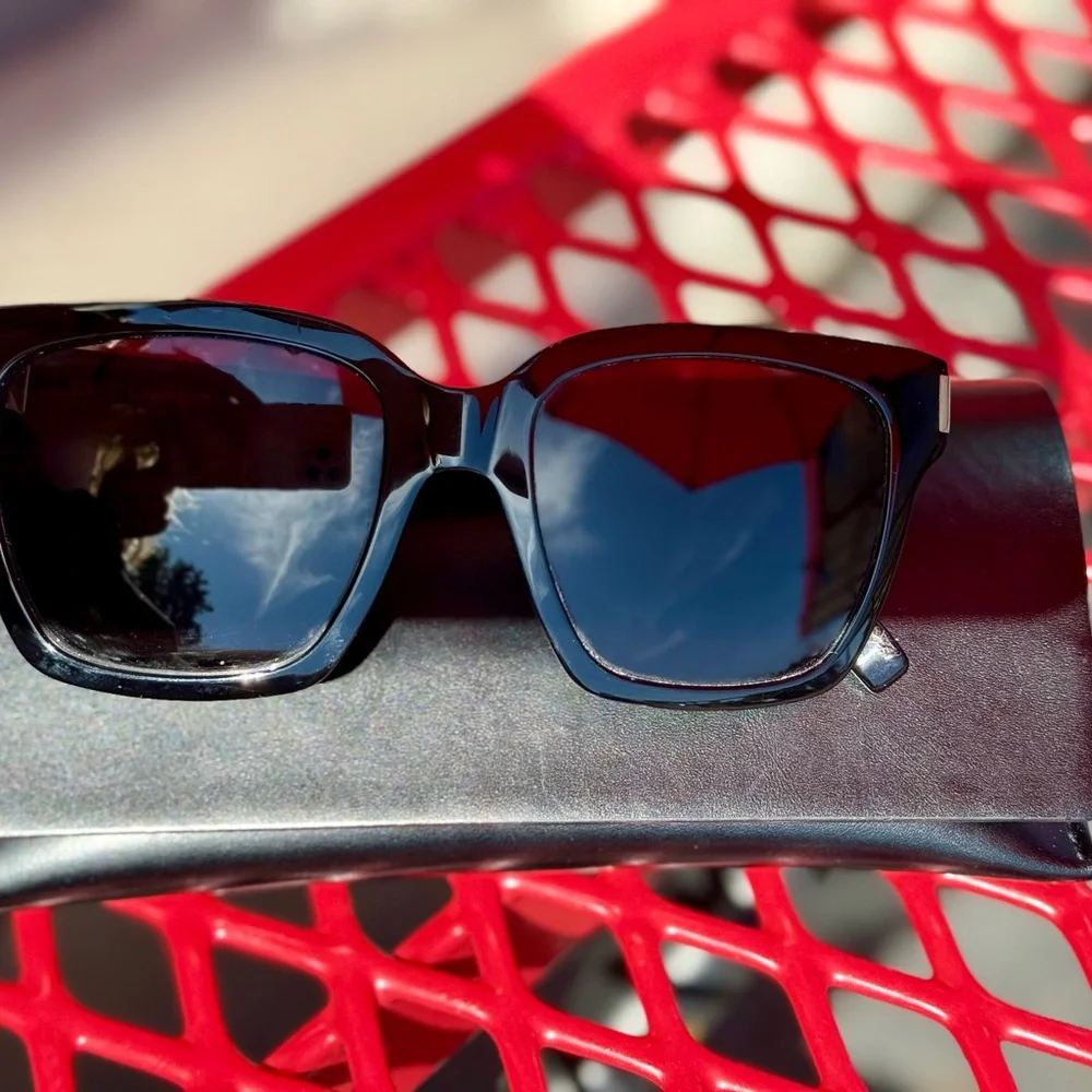 Saint Laurent Black Sunglasses SL 507 - Picture 6 of 11